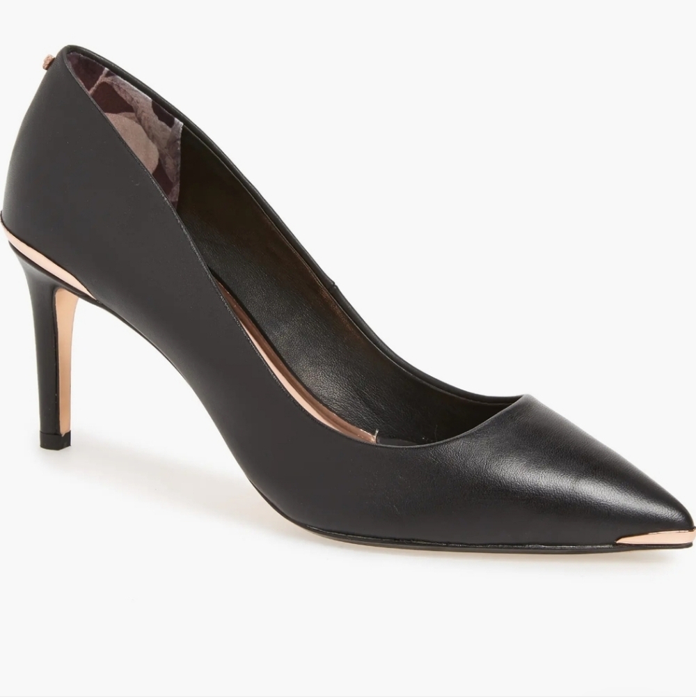 Ted Baker London "Wishiri" Pumps - Size 8M (Marked 38.5)